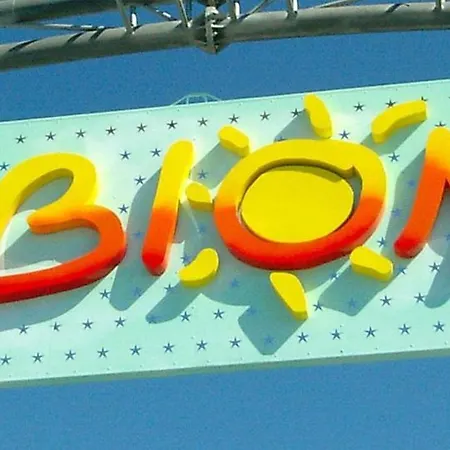 Modernly Renovated With Balcony In アパート *