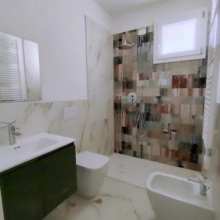 Modernly Renovated With Balcony In ビビオーネ