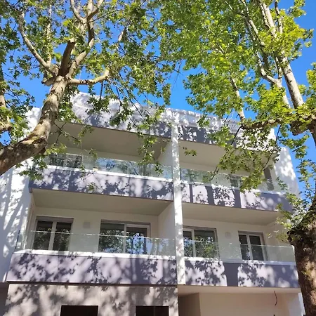 Modernly Renovated With Balcony In アパート ビビオーネ